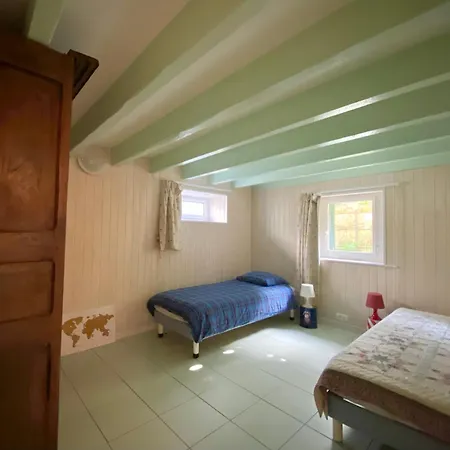 Maison Familiale Typique à 200m De La Benoît Hébergement de vacances